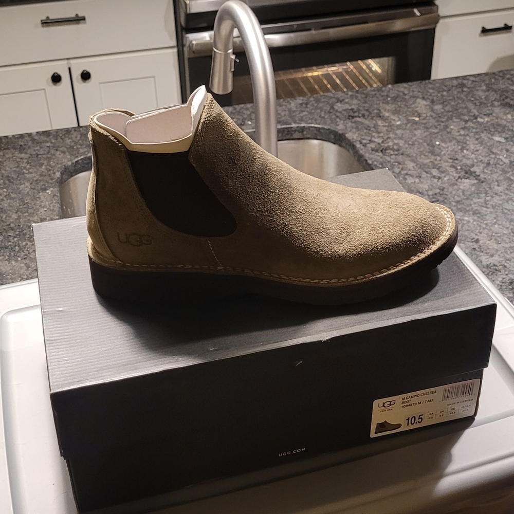 UGG men's Camino Chelsea Boot
